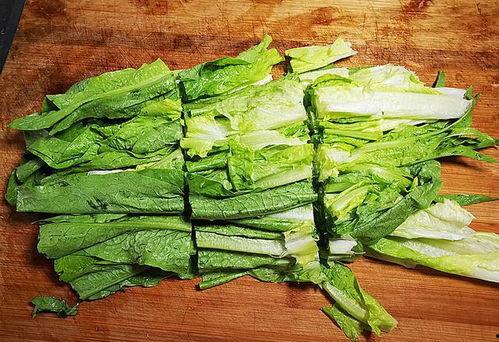 吃瓜胀肚子图片,揭秘夏日消暑美食的“副作用”  第3张